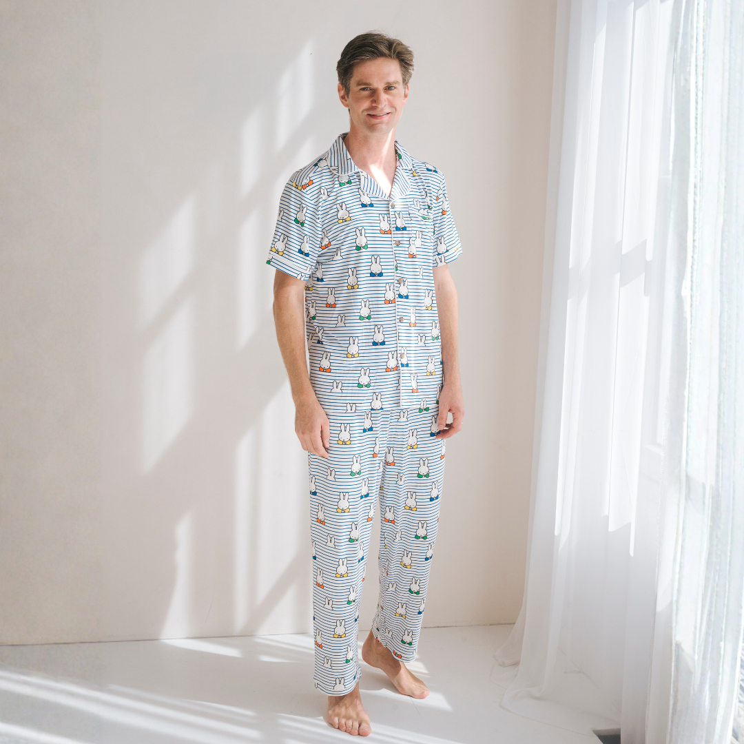 Mann im Herren-Pyjama-Set Miffy „Peek-a-Boo Blue“ aus Bambus