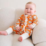 Barnet bär ZIPSTER x Miffy Daisy Days bambu-babyoverall