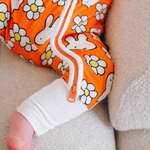 Barnet bär ZIPSTER x Miffy Daisy Days bambu-babyoverall