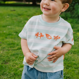Übergroßes T-Shirt für Kinder Gestreifte Muscheln in Seegrün