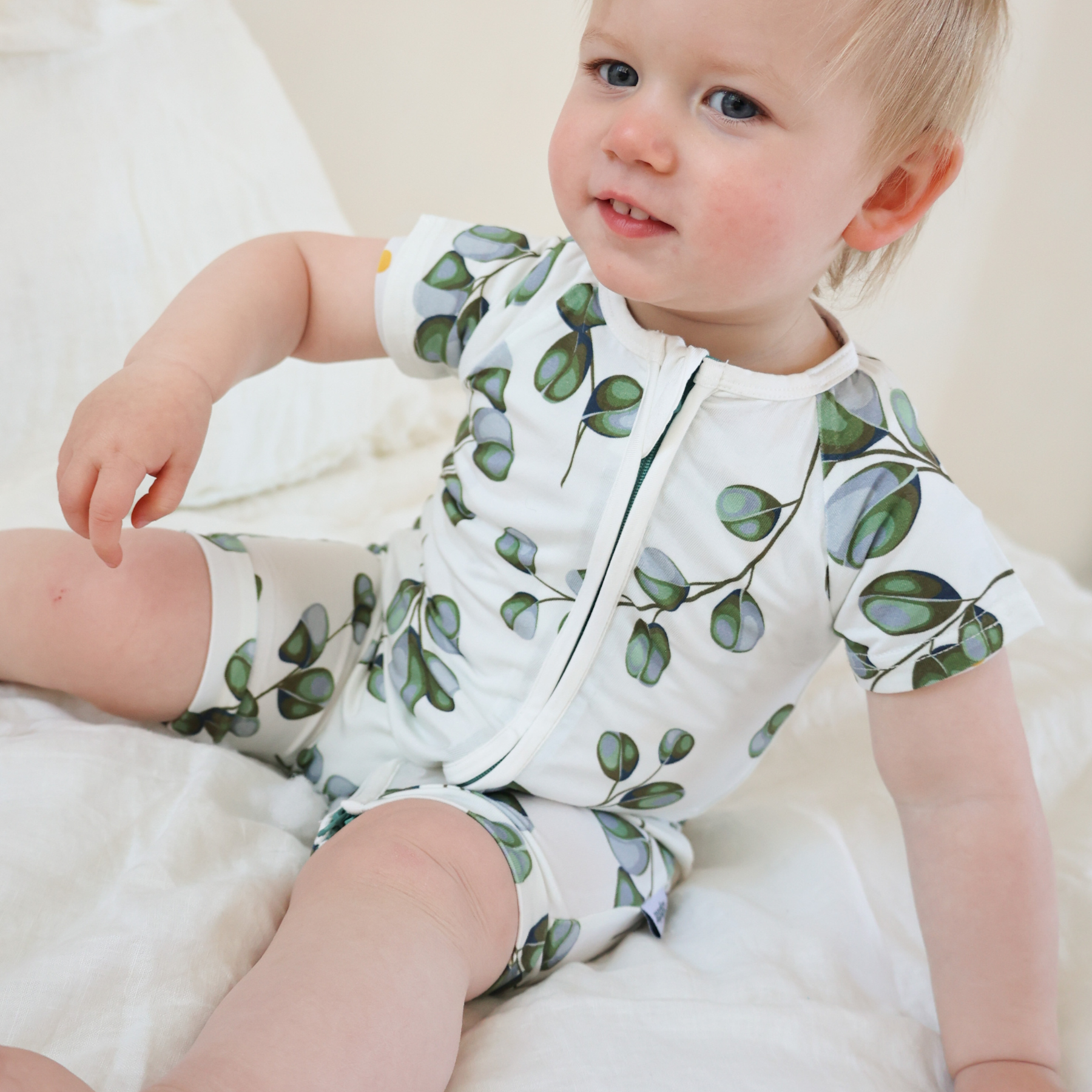 baby kidsリーフ ZIPSTER™ Shortie Greenery – Soft Bamboo Baby Romper for Summer