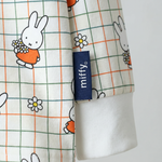 Miffy x Zipster gewebtes Etikett auf dem Kinder-Miffy „Checkered Bloom“-Bambus-Pyjama-Set für Kinder