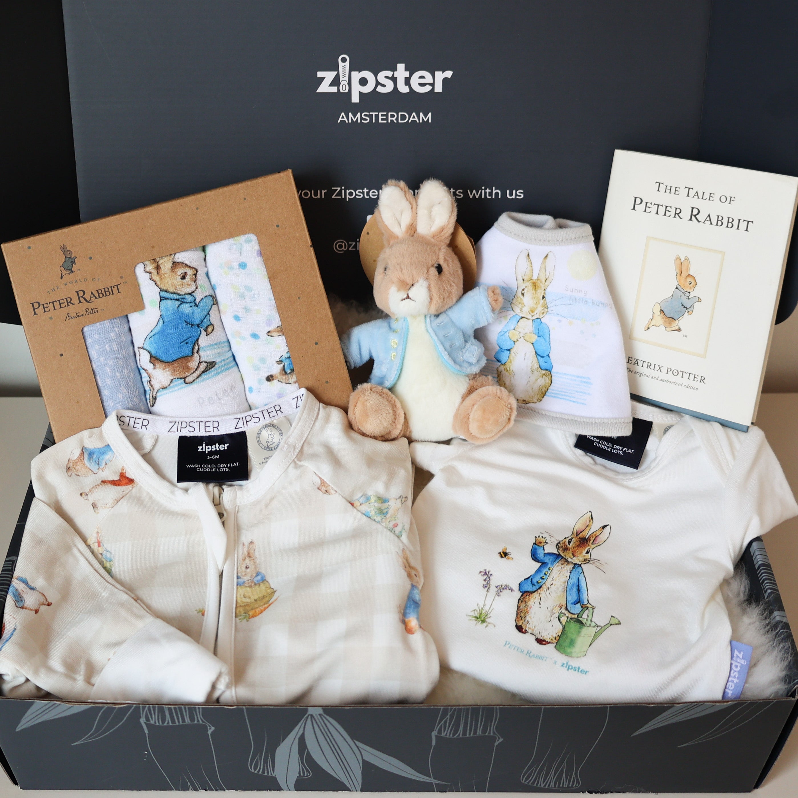 2点セットGUCCI × PETER RABBIT ロンパース&スタイ 2点セットGUCCI × PETER RABBIT ロンパース&スタイ GUCCI Gucci