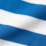 Nahaufnahme des weichen Bambusgewebes des gestreiften „Move“-Kinder-T-Shirts mit Ringer-Kragen von Miffy