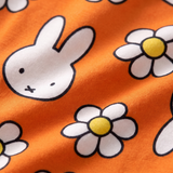 Nahaufnahme des weichen Bambusstoffs des Bambus-Pyjama-Sets „Daisy Days“ für Kinder von Miffy